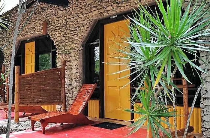 Ravenala Hotel 3*