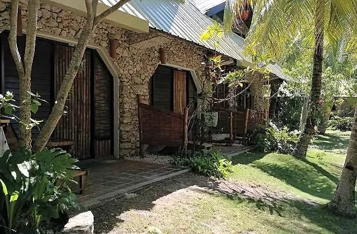 Hotel Ravenala Moalboal