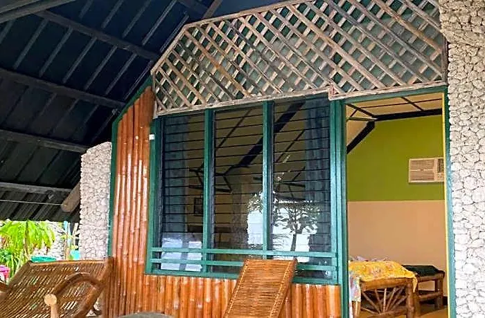 Hotel Ravenala Moalboal